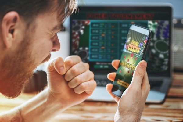 Ilustrasi proses pembayaran deposit dan penarikan dana pada platform hiburan online
